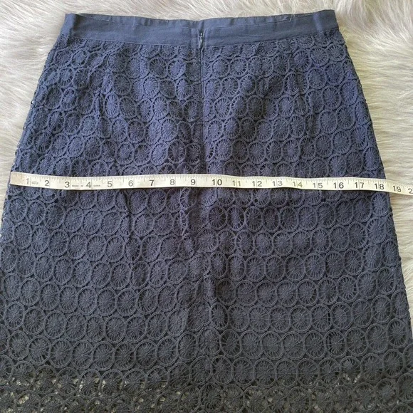 Ann Taylor Loft Sz 6 Womens Navy Blue Crochet Eyelet Skirt Knee Length Lined - Picture 11 of 11